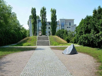 ulica-mila_in_warsaw.jpg